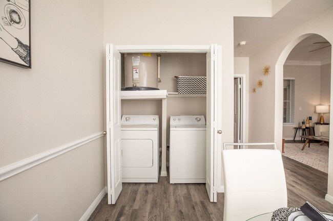 Building Photo - 4001 Fannin St Unit 4338