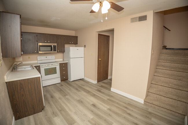 Photo - 907 E Cedar Way