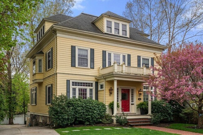 Photo - 204 Homer St
