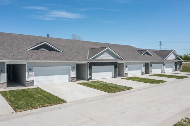 Centennial Crossing - Centennial Crossing Townhomes