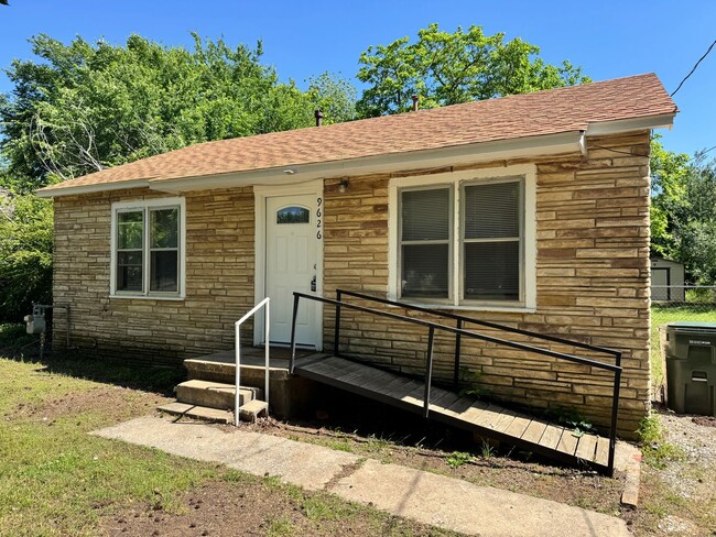 2 Bed 1 Bath home in Midwest City! - 2 Bed 1 Bath home in Midwest City!