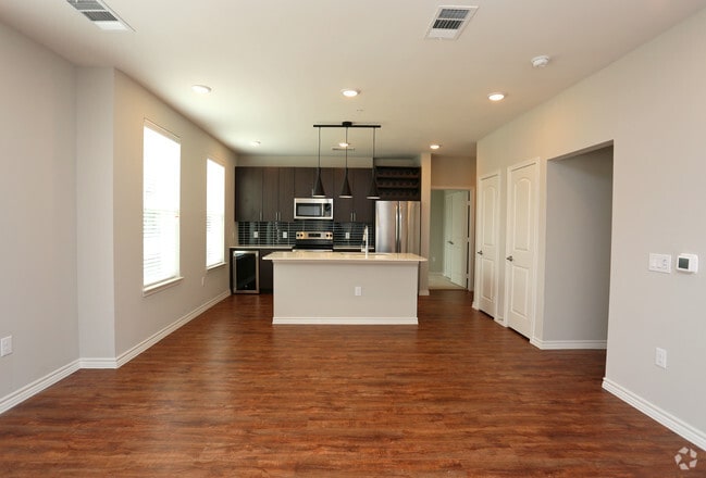 Photo - Oxford At Lake View