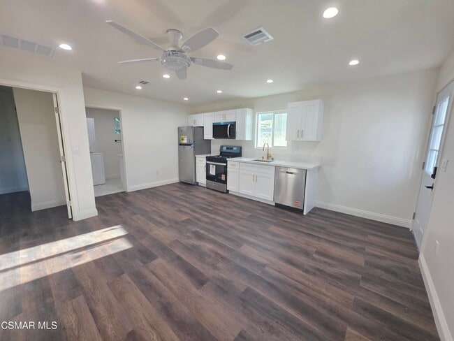 Photo - 22158 Eccles St