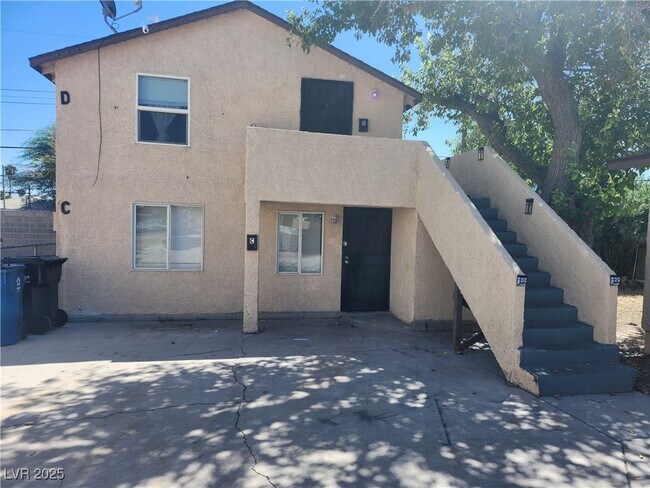 Building Photo - 137 S 15th St Rental