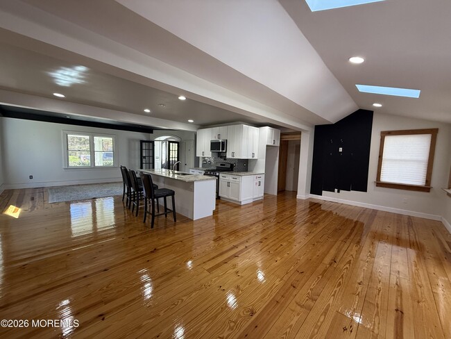 Photo - 605 Farrelly Ave