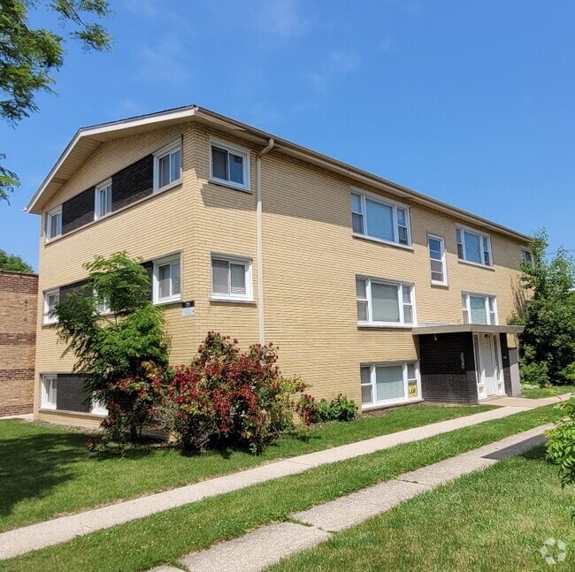 Building Photo - 5852 W Irving Park Rd Rental