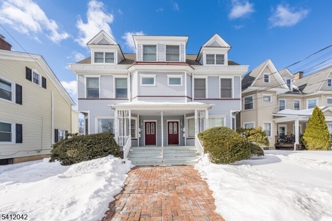 Building Photo - 30 Sussex Ave Unit 1