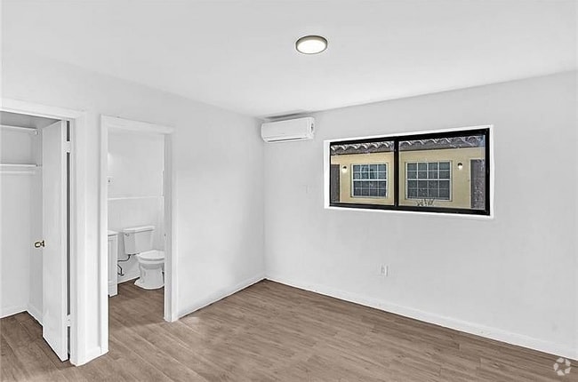 Building Photo - 1027 SW 3rd St Rental