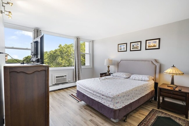 Photo - Chicago Gorgeous 2bedr 2bath Spacious Condo Unit 5975