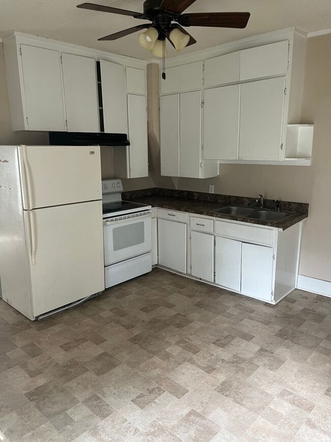 Photo - 801 W 2nd St