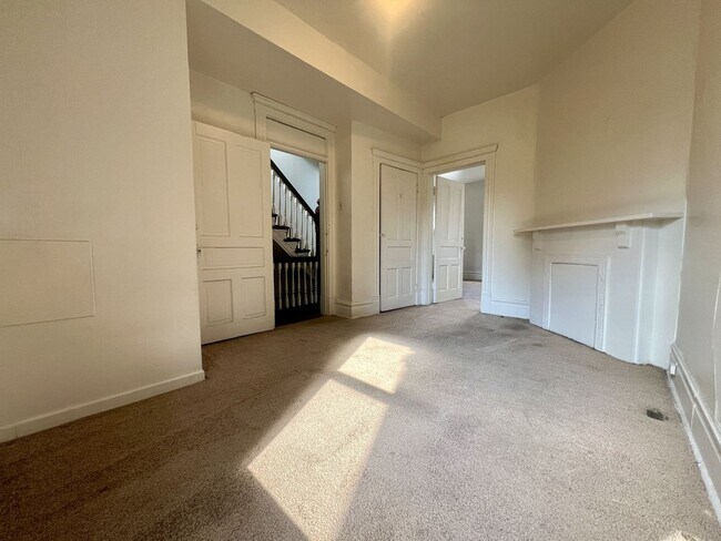 Photo - Large 3 BR in South Oakland! Covered Balcony! Close to Campus! Unidad WEL02