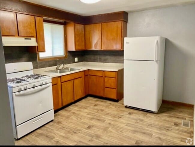Building Photo - 709 N 12th St Unit B Rental