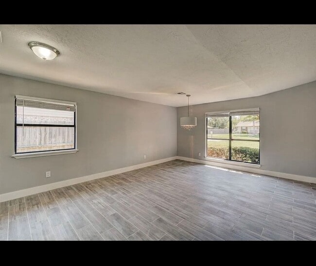 Building Photo - Beautiful newly remodeled home located in ...