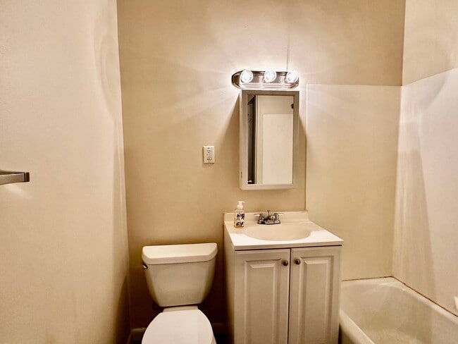 Photo - 86 Vineyard Ave