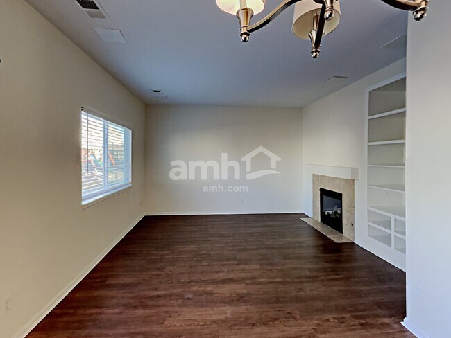 Photo - 11811 Fraser St