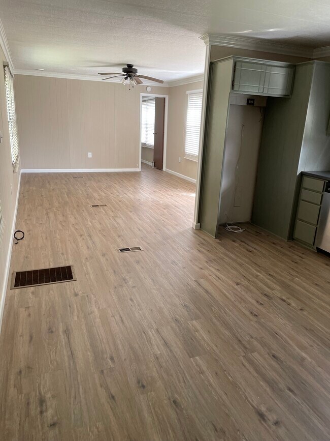 1311 E Columbia