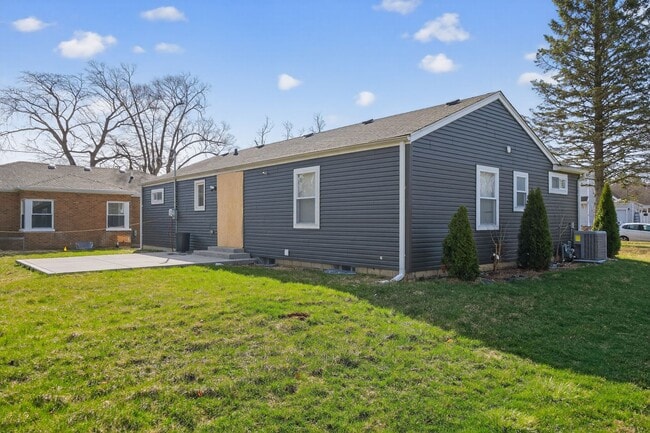 Photo - 225 Meadow Ln