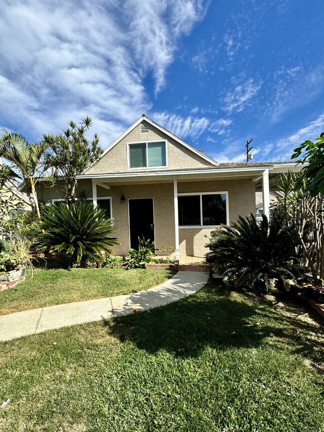 front with yard - 13122 Woodridge Ave House