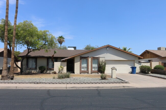 Building Photo - 2506 E Balboa Dr Rental