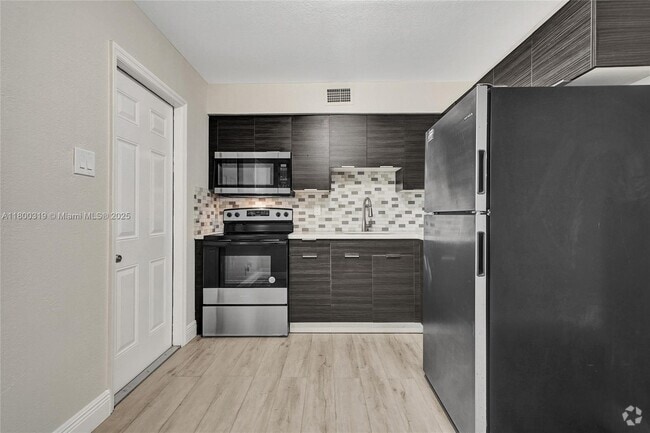 Building Photo - 429 NW 9th Ave Unit 3 Rental