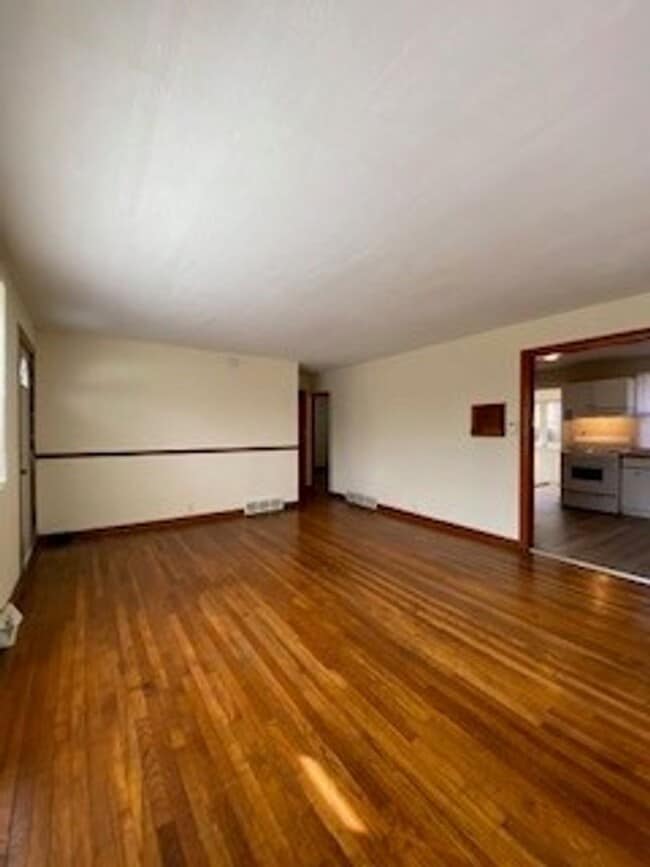 55363 Lexington Ave