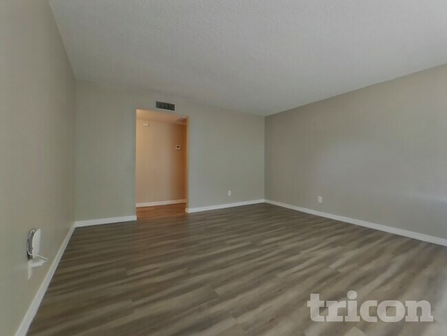 Photo - 1205 E Grove Cir