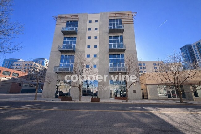 Building Photo - 1050 Cherokee St Unit 205