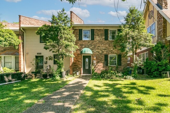 Photo - 403 W 4th St