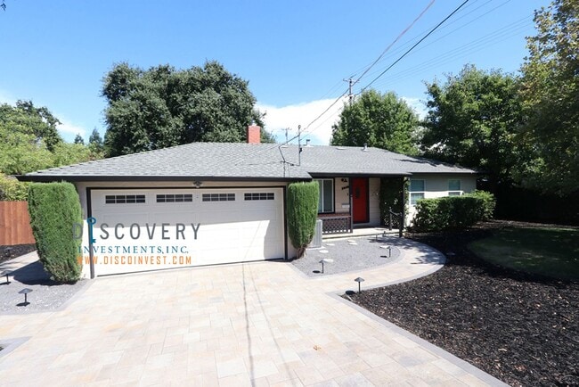 Building Photo - Your Ideal Mid-Century Modern Retreat Comi... Rental