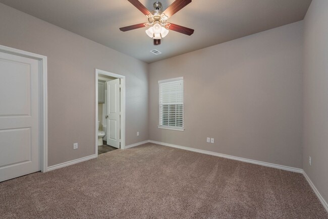 Photo - Available August 2026! GORGEOUS 5/5.5 HOUS...
