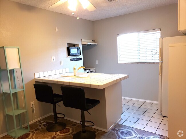 Building Photo - 5005-Side Studio Rental