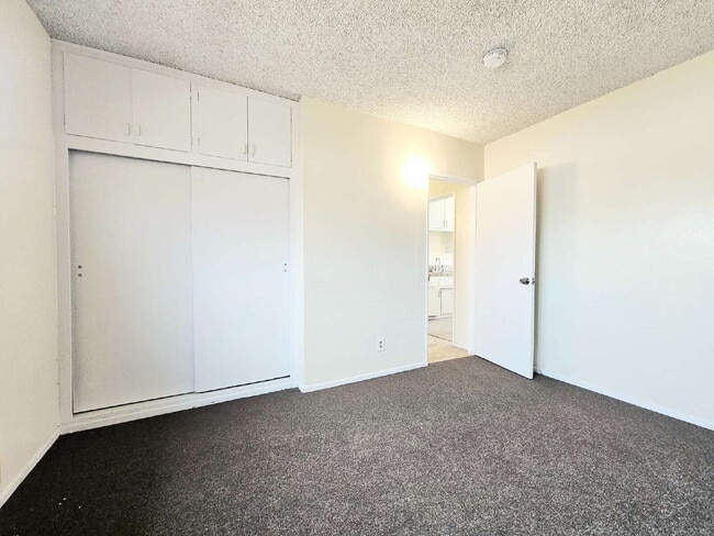 Spacious 1-Bedroom Home with Large Yard!!! - Spacious 1-Bedroom Home with Large Yard!!!