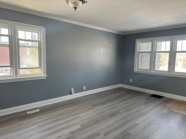 Photo - 563 McCannan Ave