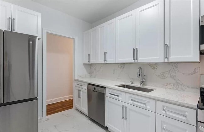 Photo - 44-14 Newtown Rd