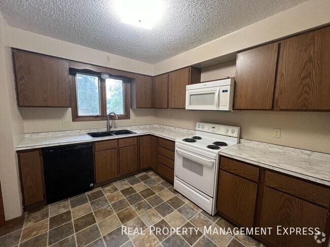 Building Photo - 3 Bedroom 2.5 Bathroom side-by-side duplex... Rental