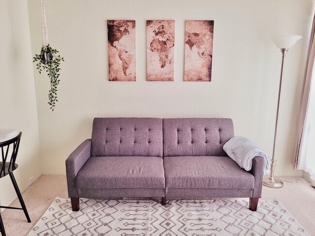 Living Room - 1700 Civic Center Dr Unidad 208 Rental
