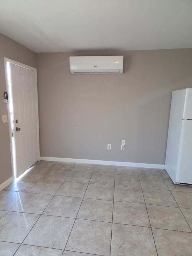 Photo - Hammond-4plex Unit Hammond-2753