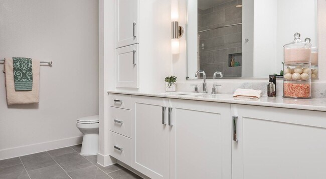 Photo - 7600 Broadway