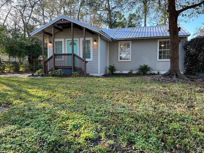 Building Photo - 4550 Crescent St