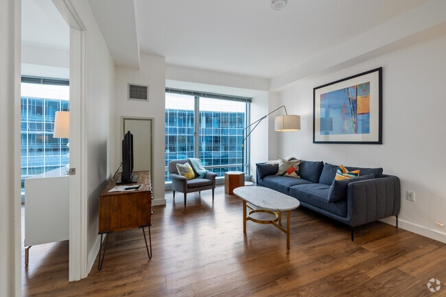 1BR, 1BA - 695SF