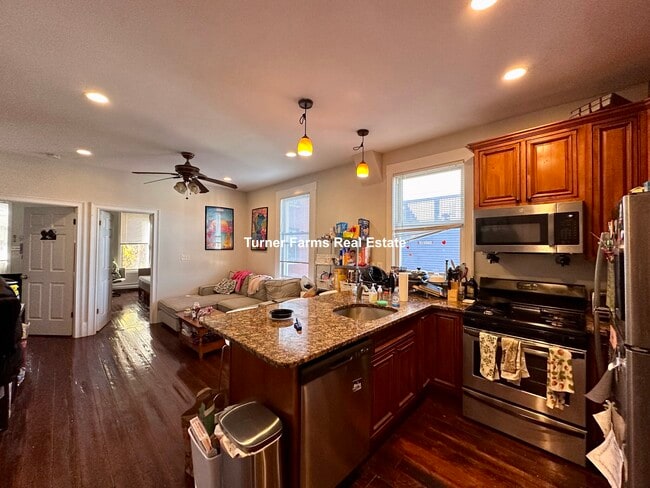 Photo - 717 Parker St