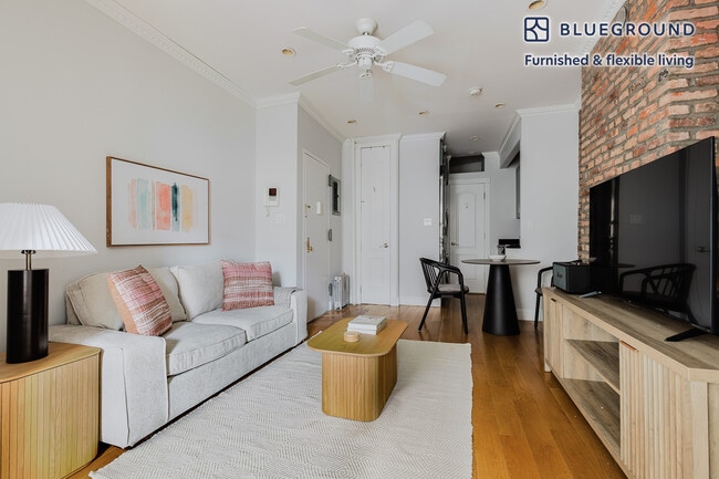 Photo - 118 Christopher St Unidad FL2-ID1762