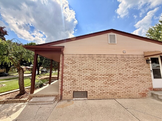 Photo - 11849 Ontario Dr