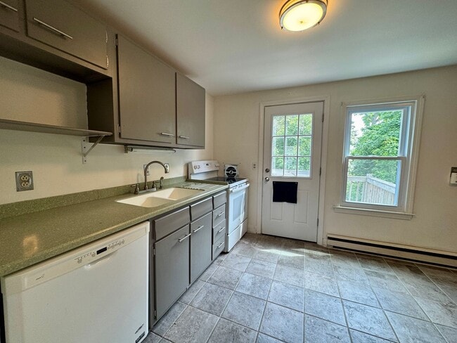 Photo - 27 Minott St