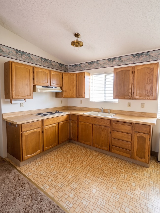 Photo - 686-800 Bamboo Way - Susanville