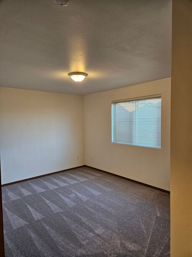 3213 Oaks Avenue Apartment For Rent in Everett, WA