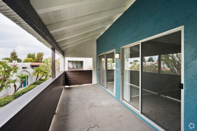 1BR, 1BA - 820SF - Balcony