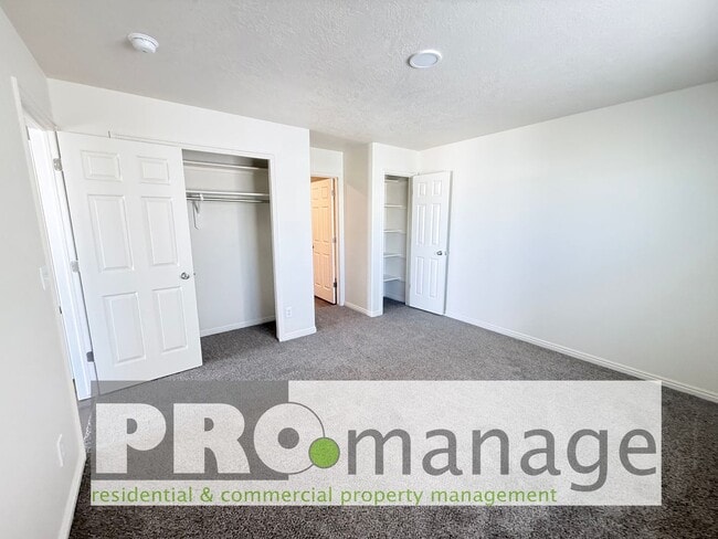 3573 E Deloy Dr