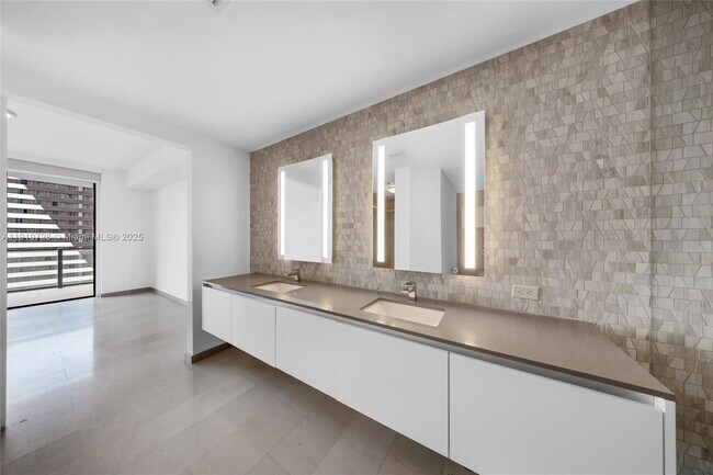 Photo - 88 SW 7th St