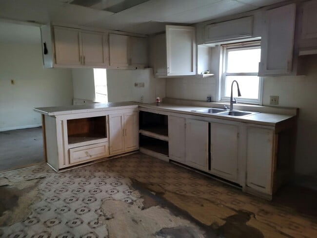 244 S Mann Ave